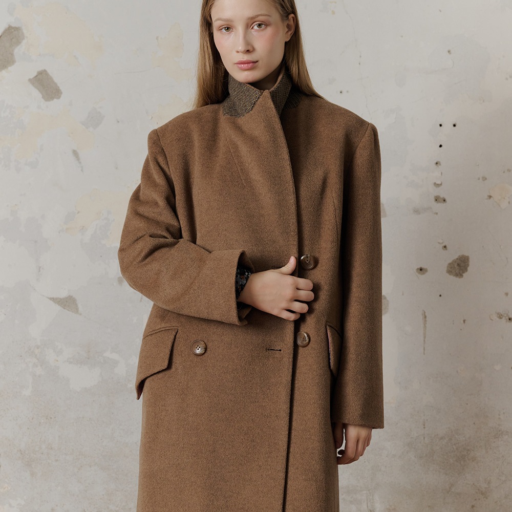 FREAKS BY KIMTAEHOON_로얄 캐시미어 블렌딩 보이핏 더블브레스트 코트 _카멜브라운