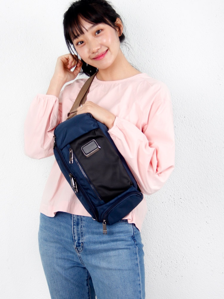 ミニバッグウォーキング携帯電話バッグポケットたくさんのタンブラー デイリー所持品運動外出スポーティな旅行登山 メッセンジャークロスヒップ色 4,851円