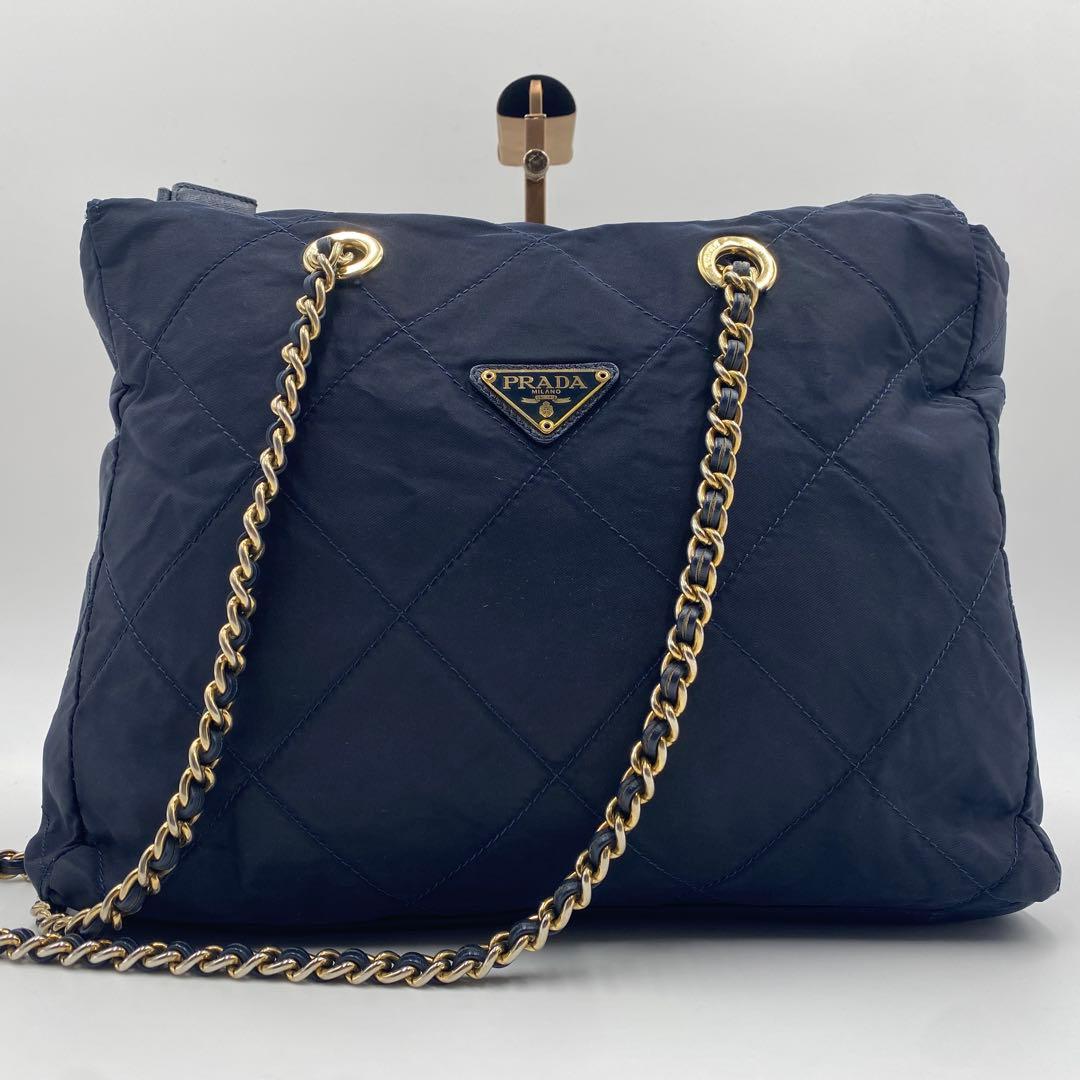 テスートナイロン キルティング ゴールドチェーン ショルダーバッグ 肩掛け レザー 本革 ネイビー 紺 A4収納可能 三角ロゴプレート トライアングル