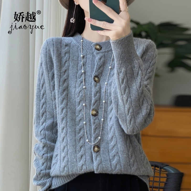 100 オーストラリア産 7 本針の厚みのあるフランスのレトロなツイストウールの女性用カーディガン