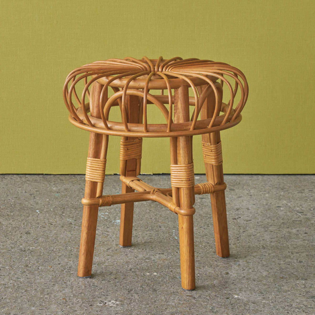 スツール 高さ45cm ラタン 籐 椅子 丸型 天然木 イス いす チェア チェアー 腰掛け ラタンチェア 玄関 リビング おしゃれ 和風 和室 丸椅子 脱衣所 洗面所 来客用