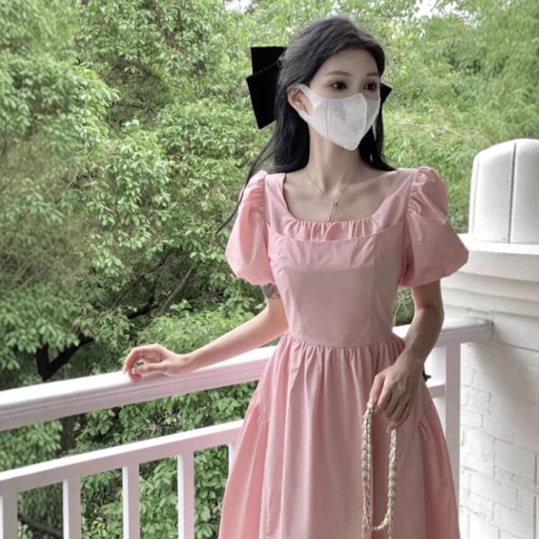 【1点ご購入 で10点プレゼントいたします】2025ピンクパフスリーブ小柄ワンピース女性ウエストアップ初恋スカートミディアムスカート