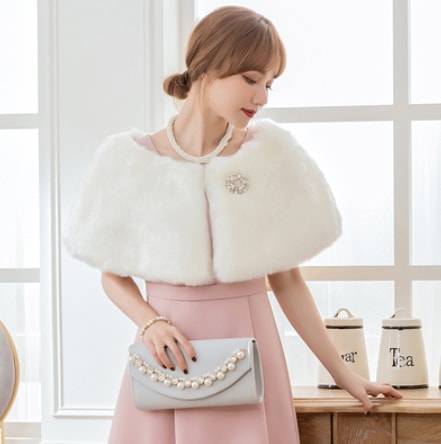 ケープ カラバリ豊富 ファー Aライン ビジュー付 モコモコ ふわふわ 前開き 厚手 かわいい 大人可愛い きれいめ シンプル 大人 上品 おしゃれ お洒落 レトロ アジアン 大人女子 ラブリー