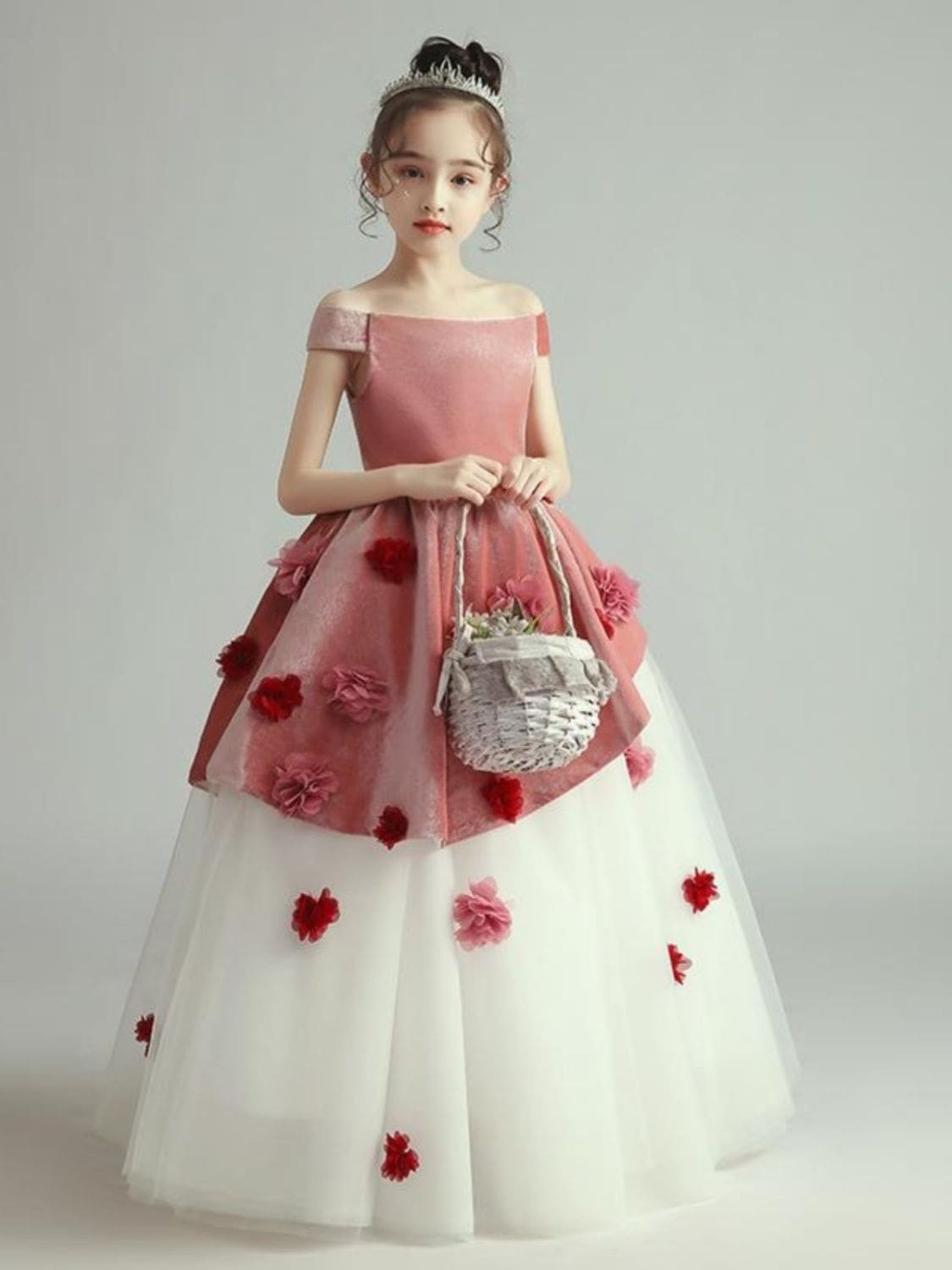 2025夏スーパー子供ドレスファッショナブルな女の子の誕生日ホストスふっくらとした形のプリンセスドレス