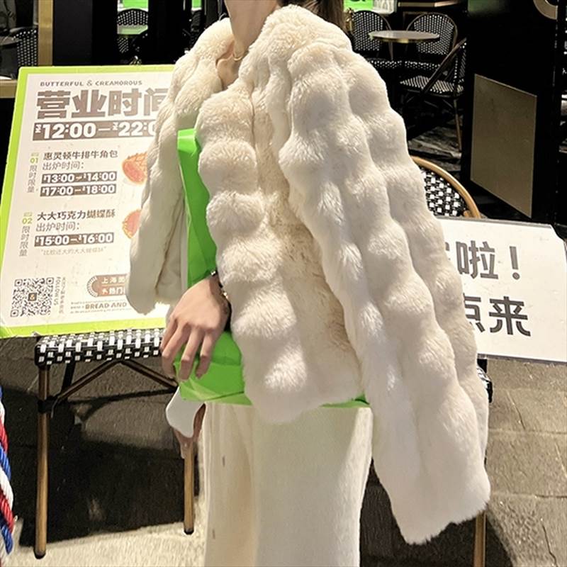【売れ筋】 ボリュームエコファージャケット もこもこファーコート レディース ジャケット ノーカラーコート ボアコート ボア ボアジャケット フェミニン ノーカラー ムートンコート もこもこ 長袖 シ