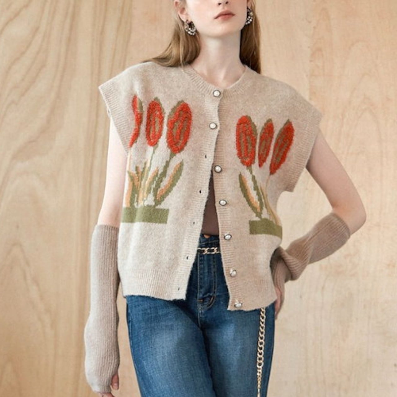 チューリップ柄 ベスト 袖なし 襟なし 刺繍 ふわふわ 前開き かわいい 大人可愛い おしゃれ お洒落 エスニック 大人女子 こなれ感 ラフ ラブリー キュート ガーリー 個性的 エレガント 存在感