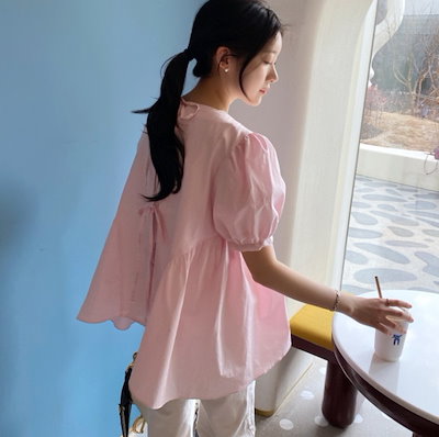 バックリボン付きシャツ Aラインシャツ トップス Tシャツ シャツ カットソー プルオーバー 袖あり 半袖 パフスリーブ Uネック ラウンドネック フレア Aライン バックリボン付きシャツ Aラインシャツ トップス Tシャツ シャツ
