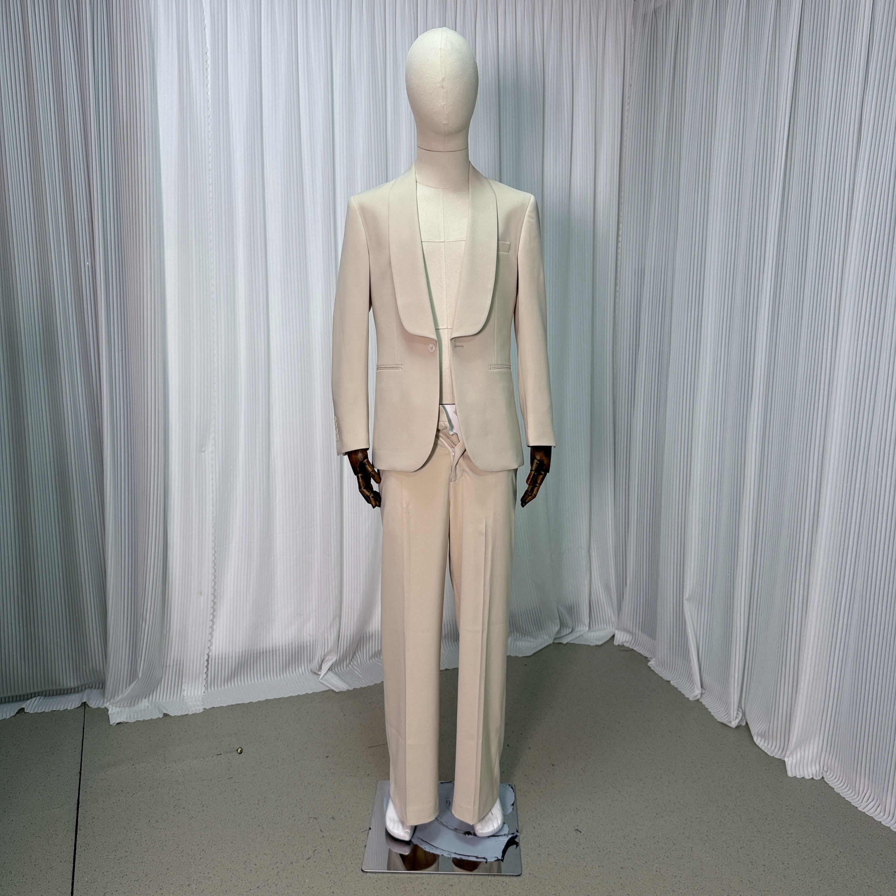 オフホワイト ジャケットパンツの2点セット スーツ 色直し 結婚式