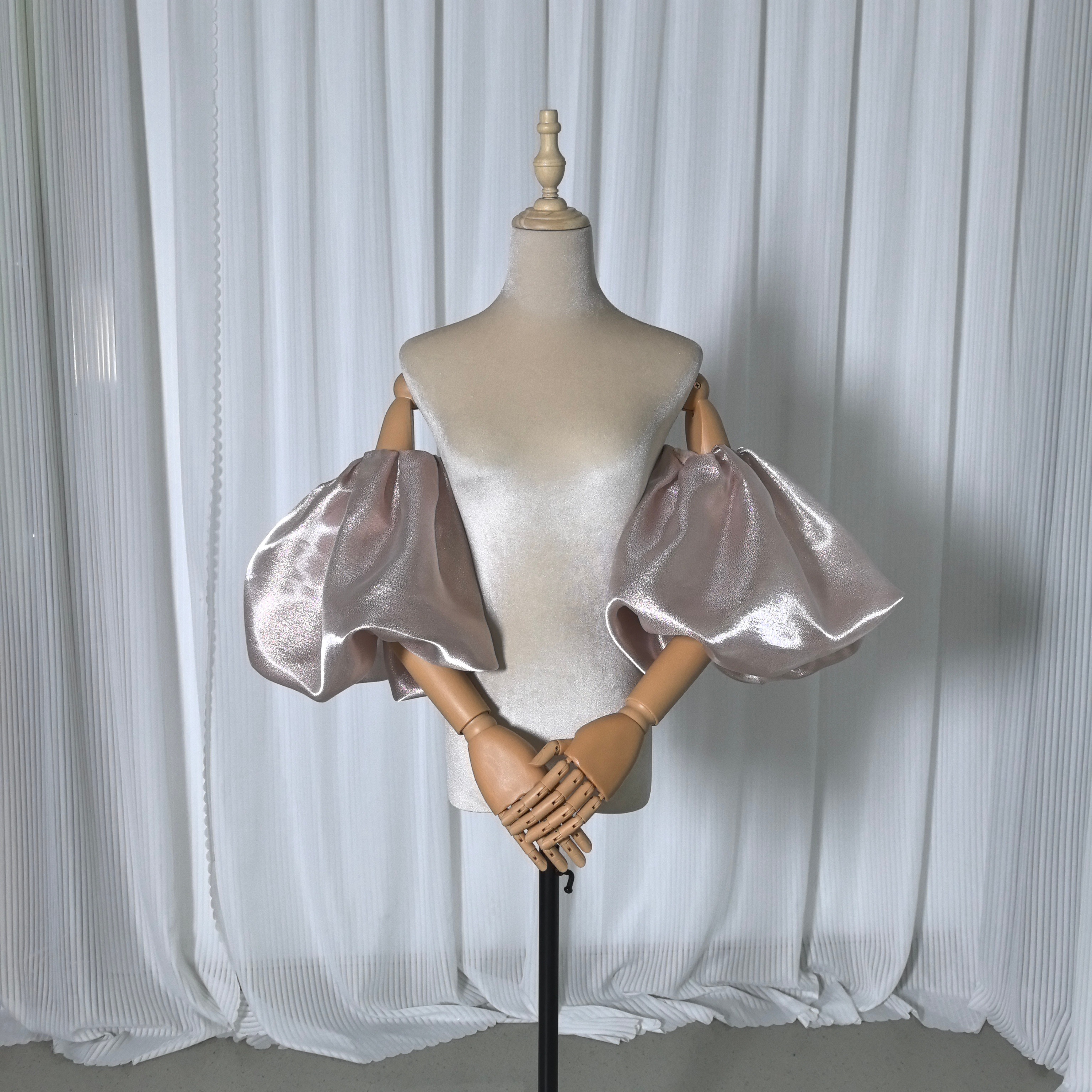 パフスリーブ カーキ色 取り外し袖 光沢感 可愛い 色直し 花嫁/ウェディングドレス