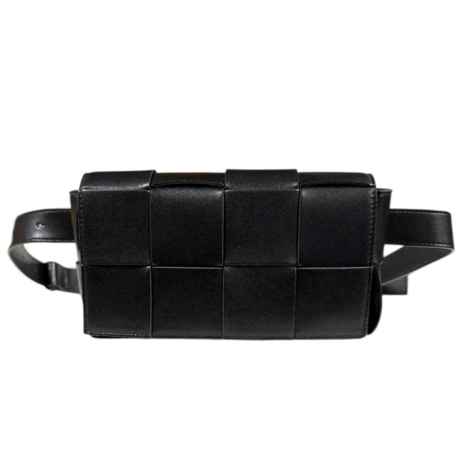 ボッテガヴェネタ カセットベルトバッグミニ マキシイントレチャート ボディバッグ レザー ブラック BOTTEGAVENETA 中古