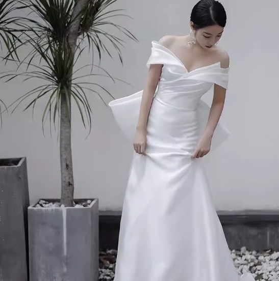 ドレス ウェディング パーティー 結婚式 二次会 ロング マキシ 袖なし オフショル スレンダー スリム Aライン バックコンシャス ハイウエスト シンプル 上品 主役級 エレガント 無地 ホテル