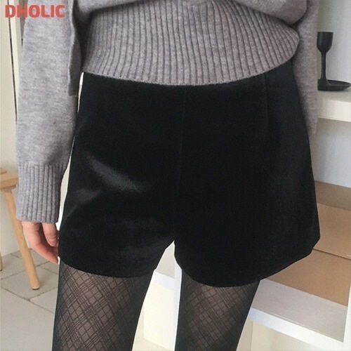 ベロアダーツラインショートパンツ