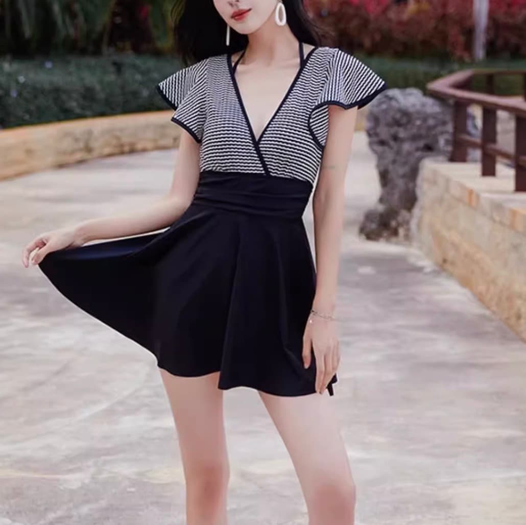 水着 スイムウェア レディース ワンピース 水着 スイムウェア ワンピース水着 体系カバー水着 ワンピース パッド付き 二の腕カバー 半袖 レース シフォン フリル 切り替えデザイン ドッキング