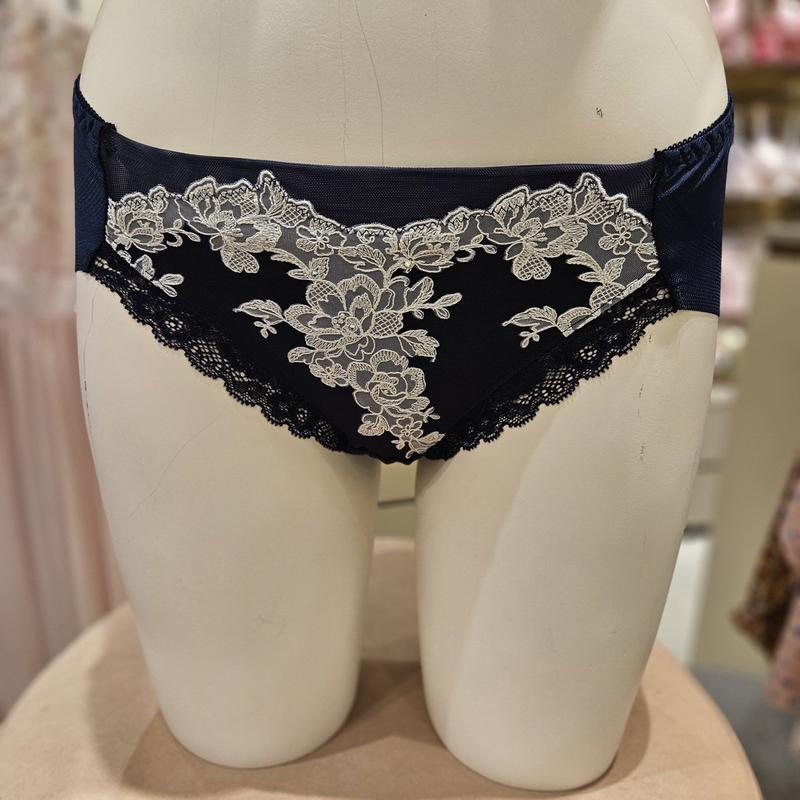 WBRC261 フローラル刺繍ブラセット ノーラインヘムパンティー[WPTC261H]