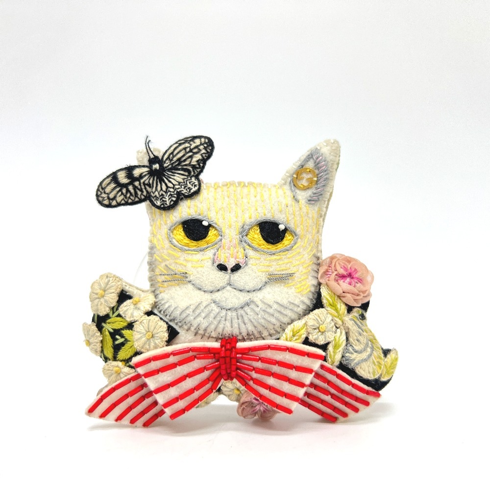 ブローチ ヒグチユウコ 猫 刺繍 アクセサリー キャンバス マルチカラー