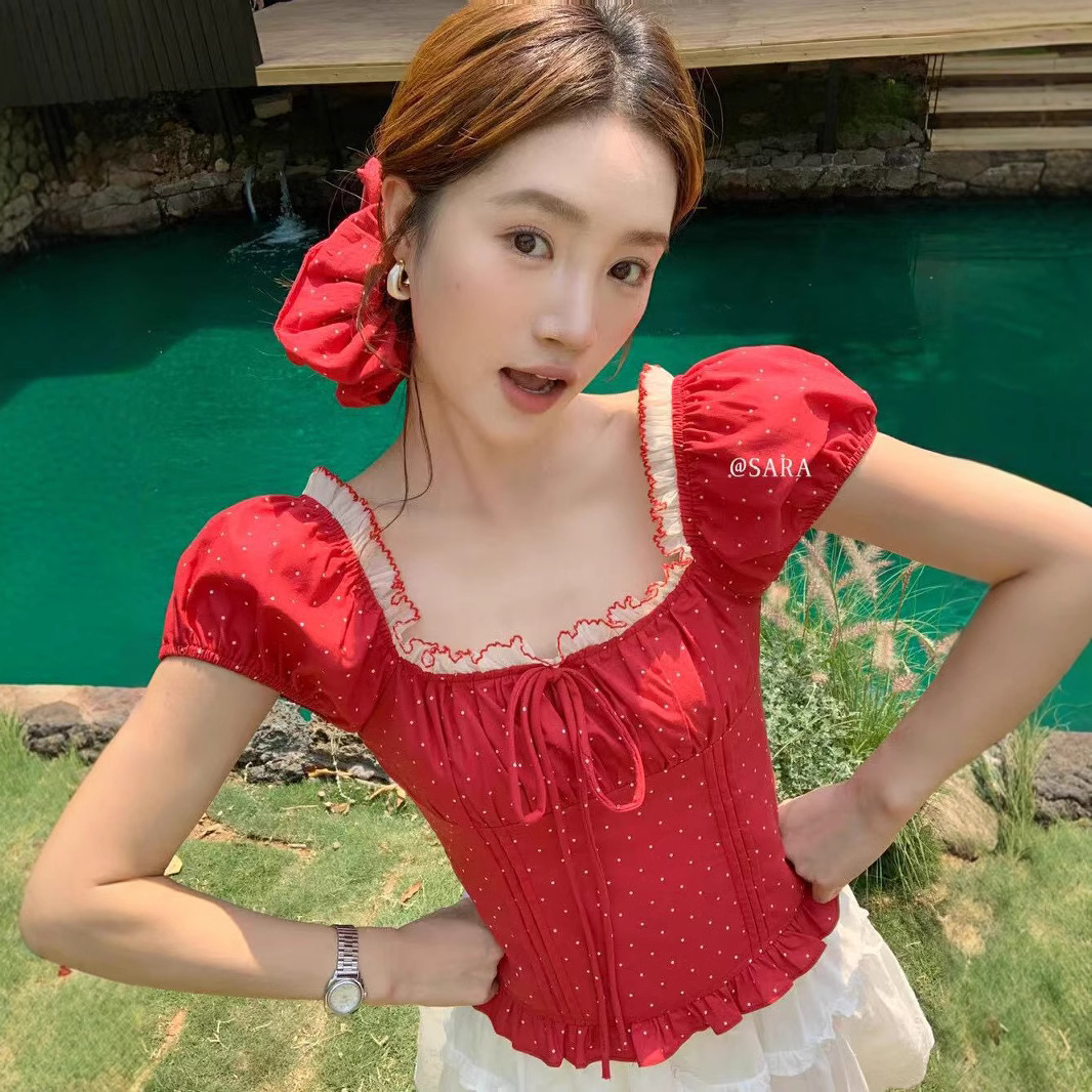 夏のフレンチスタイル新作スパイシーな女性のためのタイトフィットドット柄トップス