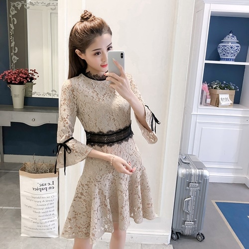 1301．花柄レースフリル袖ドレス（アプリコット）パーティドレス 結婚式 二次会 お呼ばれ 大人 かわいい　30代　20代