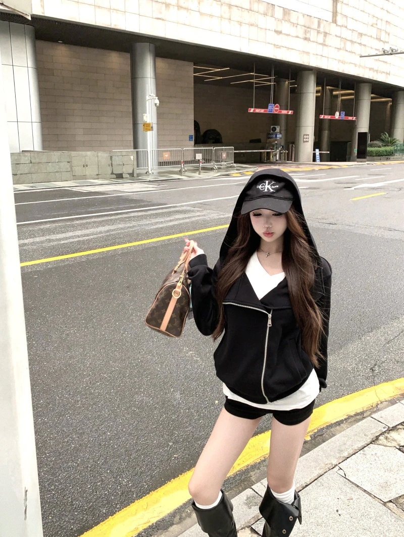 最低価格保証！2025 秋冬 トップス 無地パーカーカジュアル フード付き チャック韓国風羽織りショート丈フルルーズサイドフーディールーズボトムス ストレート系レディースゆったりサイズシルエットスリー