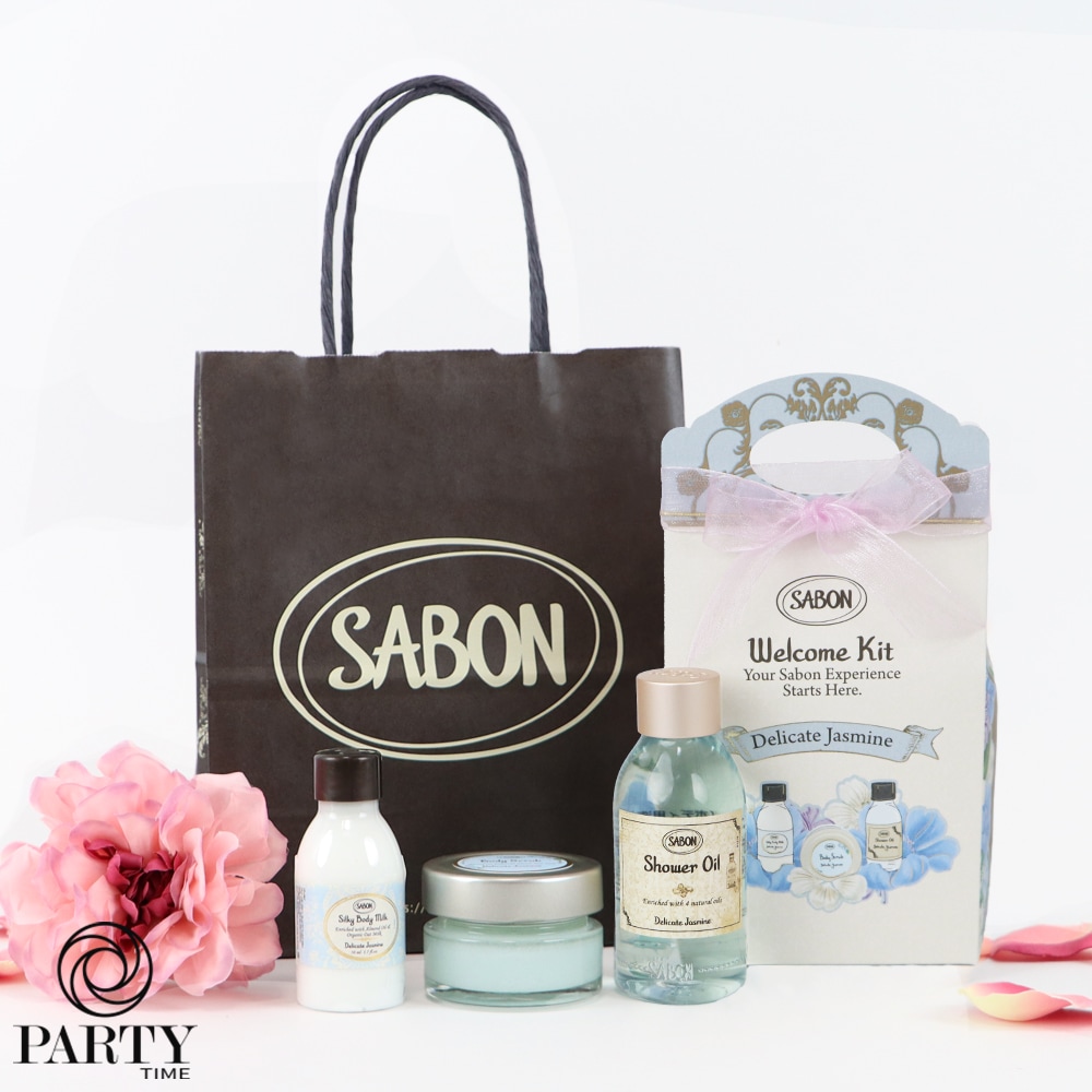 SABON 【デリケートジャスミン ギフトセット A】 シャワーオイル + ボディスクラブ + シルキーボディミルク + フラワーコサージュ (ラッピング済) 4,599円