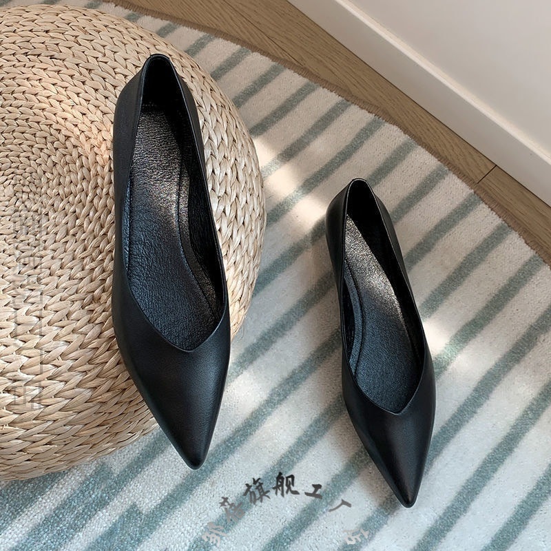 ポインテッドトゥシューズ 夏 レディースシューズ 新しいスタイル レザー シルバー ゴールド 万能 ポインテッドトゥ ファッション フラットシューズ エンボス加工 靴 オールシーズン