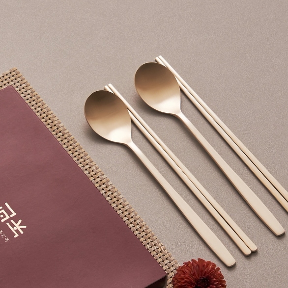 手作り銅器　韓国伝統の棒茶鋳器（銅78％＋錫22％）プレミアムフラット箸・スプーンセット 2人用／韓国の手工芸品