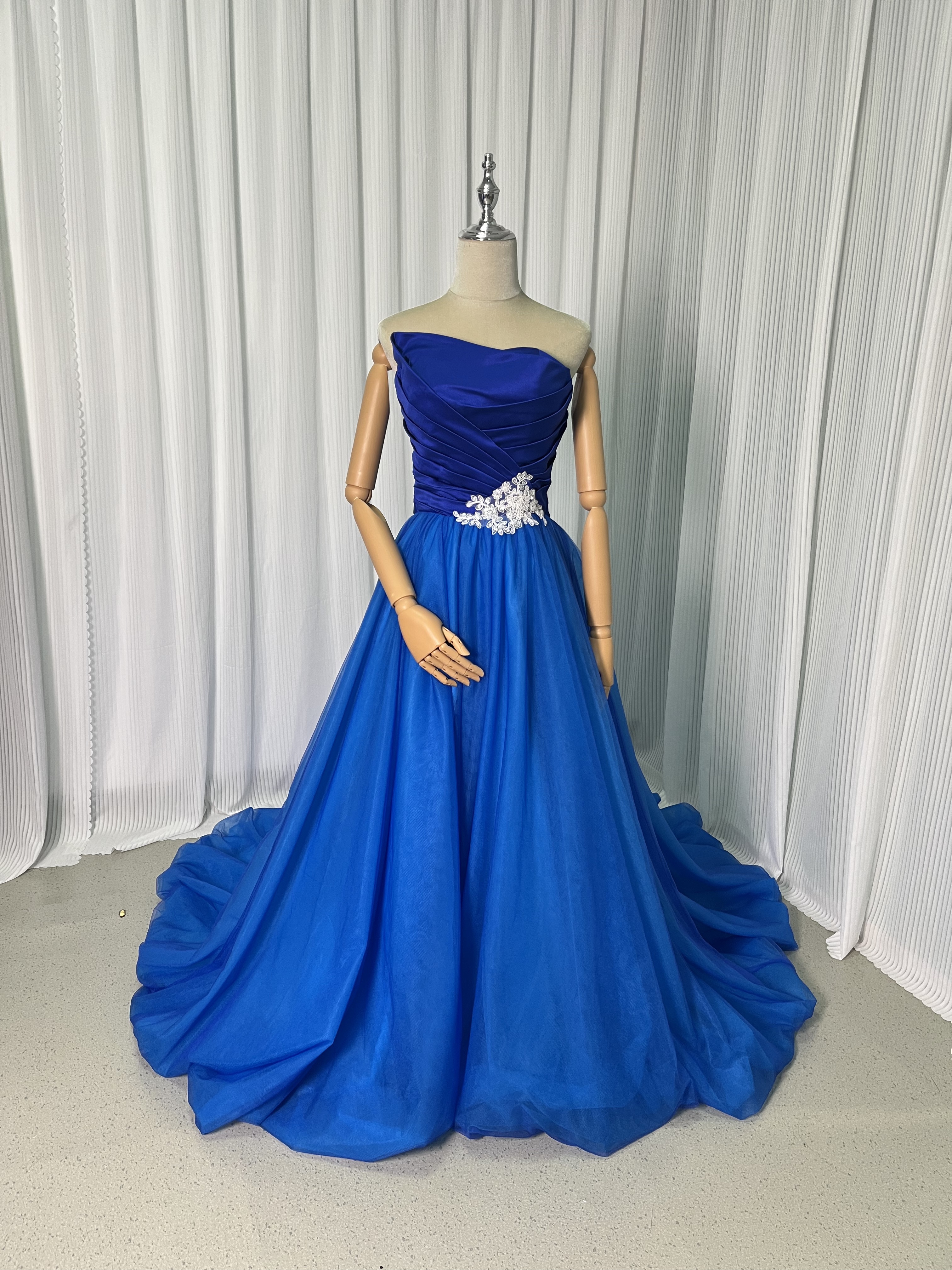 ジュエルブルー ベアトップ カラードレス 細見えシルエット 繊細レース 憧れのドレス 披露宴 二次会