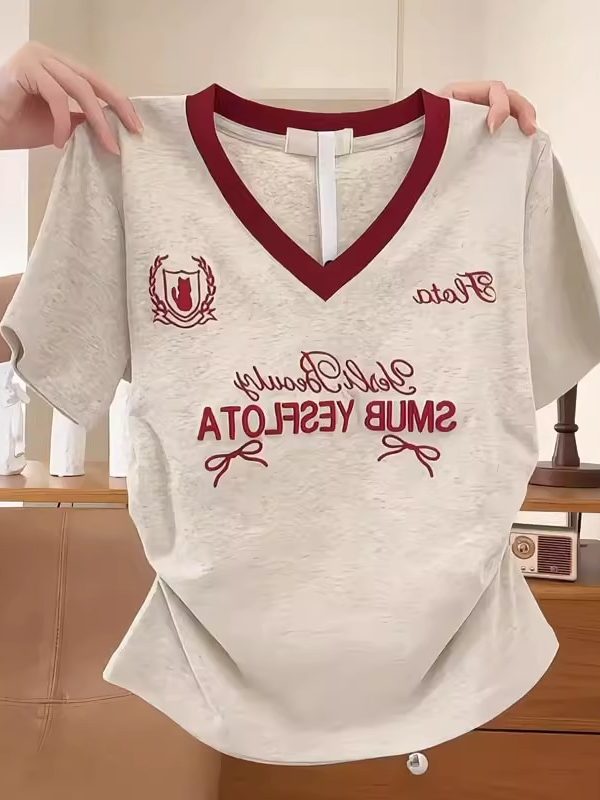 大きいサイズのぽっちゃりさん向け襟元にプリントが施された半袖シャツ女性用夏物カジュアル肩にプリーツが入ったウエストを引き締めるトップス