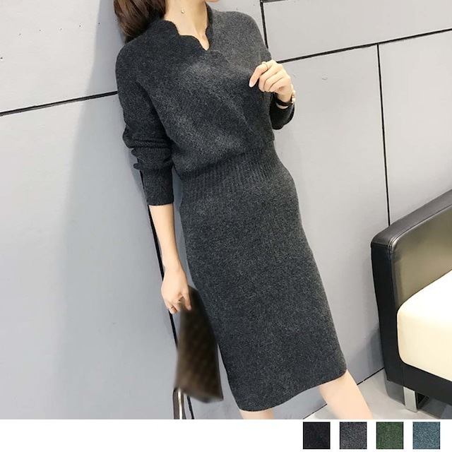 ニットワンピース Scalloped V-Neck Midi Sweater Dress