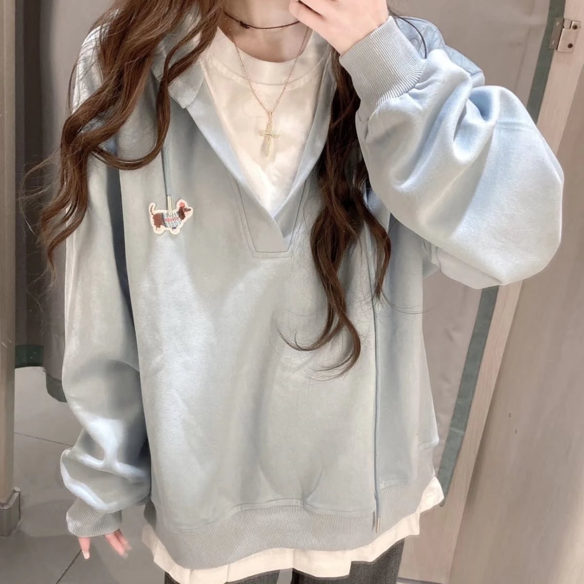 トレンドのツーピースフード付きスウェットシャツゆったりとしたフィット感春と秋に カジュアルで多用途カップルやカレッジスタイルに です