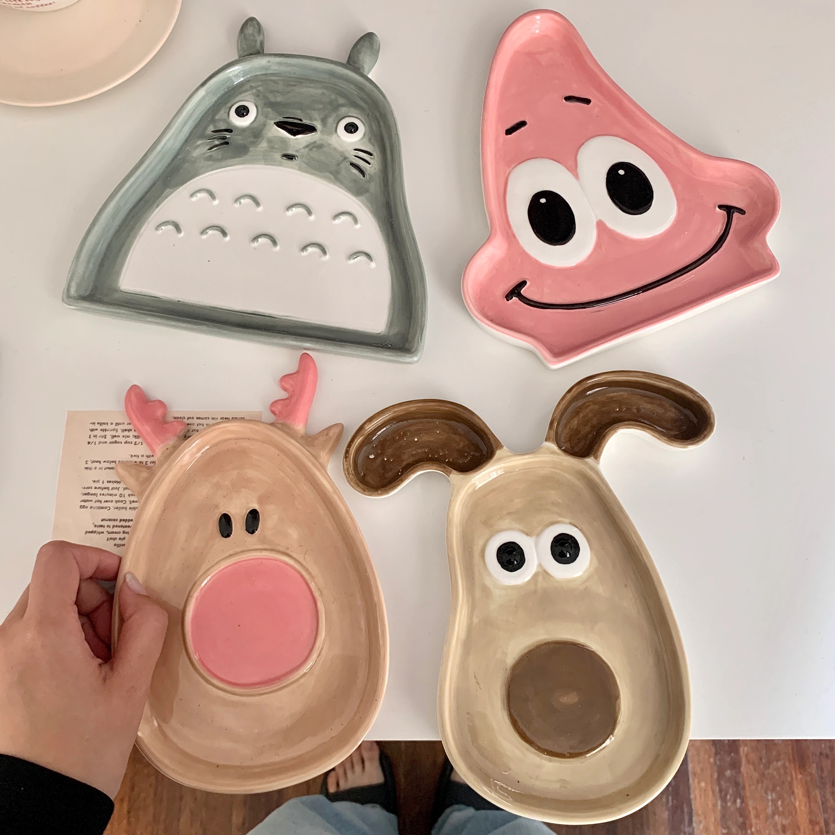 かわいいチーフドッグセラミックプレートトトロの形のデザートプレートエルクパイビッグスター子供用食器