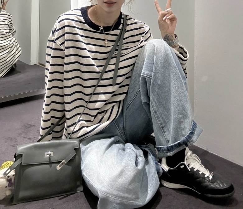 ボーダー柄 ラウンドネック ロンT レディース トップス カットソー プルオーバー Tシャツ 長袖 ドロップショルダー 襟なし かわいい 大人可愛い シンプル カジュアル おしゃれ こなれ感 ルーズ