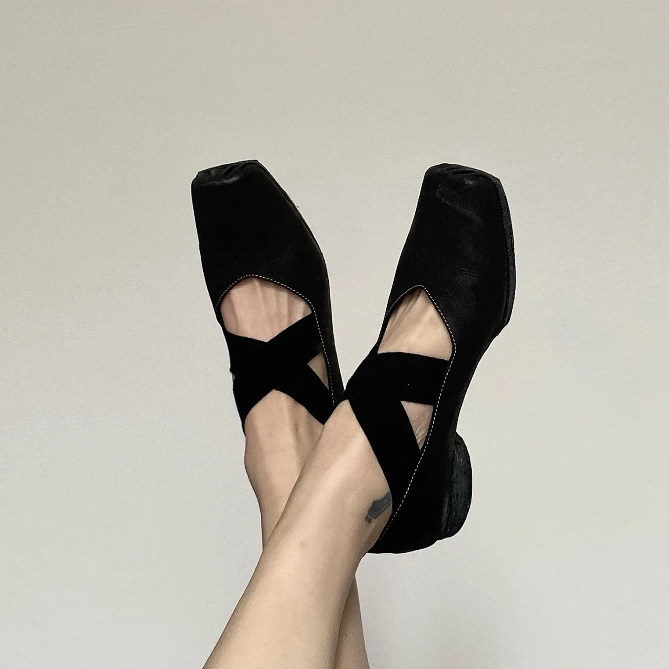 Cowhideバージョンブリティッシュスタイルの正方形のつま先本物の革のバレエシングルシングルシングルシングルシングルシングルシングルシングルシングルベルト厚いかかとメアリーゼンスモールレザーシュー 5,405円