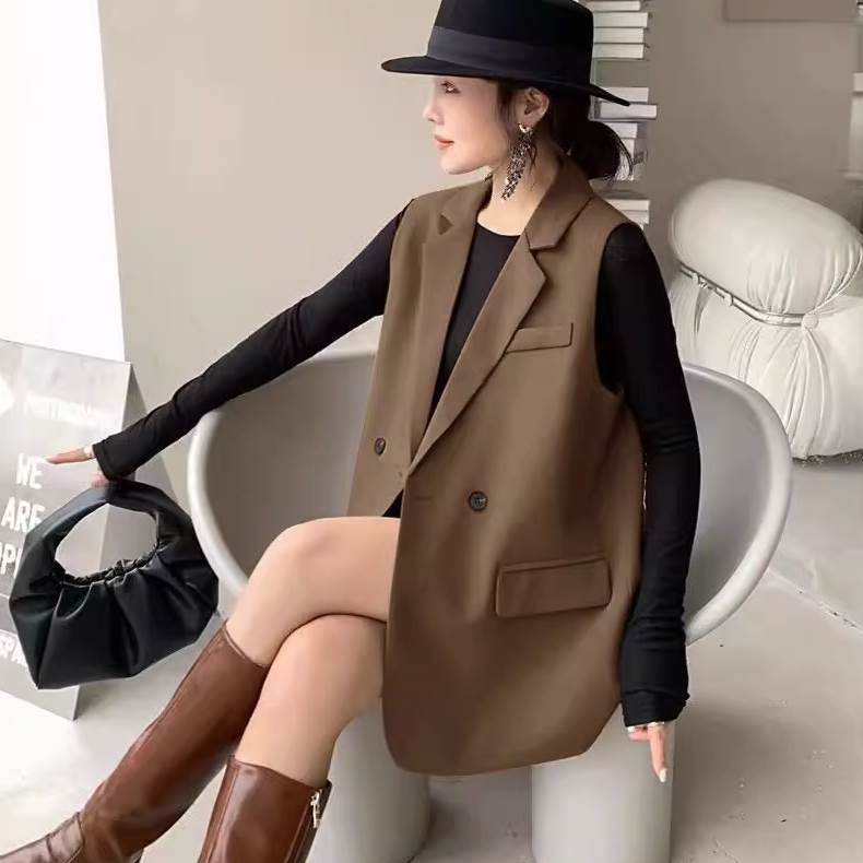 トップス ベスト ジャケット 袖なし 襟付き テーラードカラー バックシャン きれいめ シンプル カジュアル 大人 上品 おしゃれ お洒落 かっこいい 個性的 クール モード系 存在感 無地 春 夏