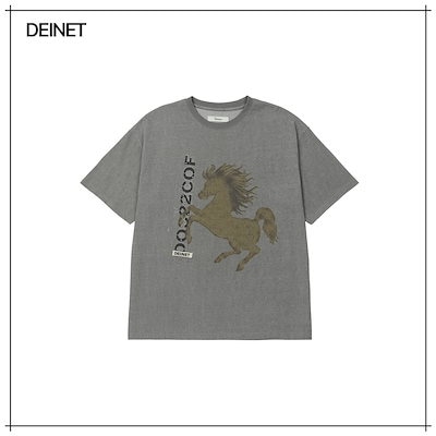 【DEINET】 HORSE GRAPHIC T-SHIRT IN GREY 正規品