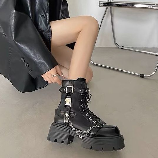 女性用の甘くてクールなプラットフォーム マーチンブーツ2023 年秋の新作スタイル黒多用途のモーターサイクルブーツ身長を高く見せてくれる英国風のショートブーツトレンディ