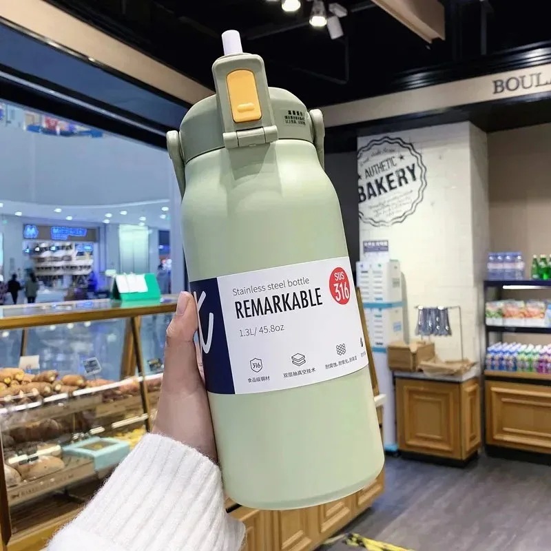 納期21日:ストロー付き大容量サーマルウォーターボトルステンレス鋼サーモコールドおよびホットスポーツカップ1300ml