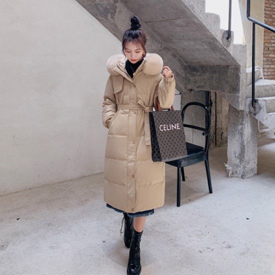 【取寄：納期2週間】ダウンコート レディース ダウンジャケット ロングコート 羽織 アウター コート ロング丈 フード付き ファー付き ウエストベルト 防寒 防風 暖かい シンプル 無地 中綿