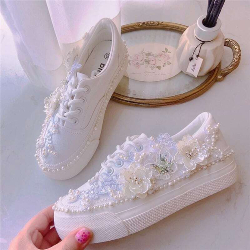 レディース パールフラワースニーカー パールスニーカー フラワースニーカー パールフラワーモチーフ キラキラスニーカー 大人可愛い ママコーデ ママファッション 韓国系 オルチャン