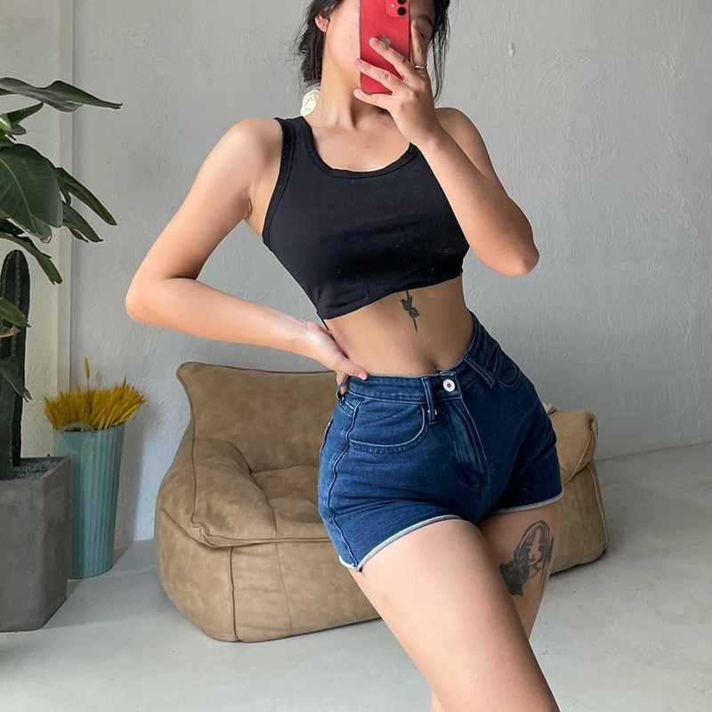 ボトムス パンツ デニムパンツ ショートパンツ ホットパンツ デニム ポケット かわいい 大人可愛い きれいめ カジュアル おしゃれ かっこい 大人女子 こなれ感 レトロ きちんと 個性的 主役級