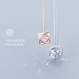 K10ホワイトゴールド・ オーバルブリリアントカットの大粒の天然石＆４つの小粒の天然石のデザインネックレス K10 オーバル リング Coronムーンストーン 10金 K10