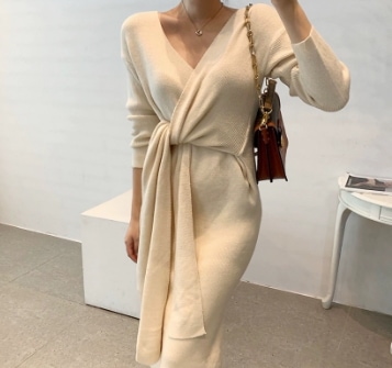 ニットワンピース リブニット リボン ミニ丈 ワンピース 長袖 Vネック セミフレア タイト 細身 ストレート スマート サイドスリット リブ ニット きれいめ シンプル カジュアル 大人 上品