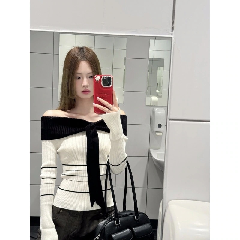 ベーシックニット 韓国ファッション 気質デザインセンス衝突ストライプワンショルダージャンパーニットセーター女性初秋ニッチスリムショートストラップレストップス