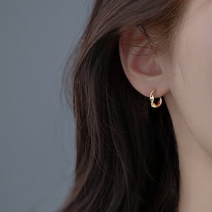 S 純銀 モビウス リング イヤーバックル 新型 不規則 小人数 感 ピアス 韓国ファッション ピアス 人気 ピアス 大人 アクセサリー ウィンタージュエリー
