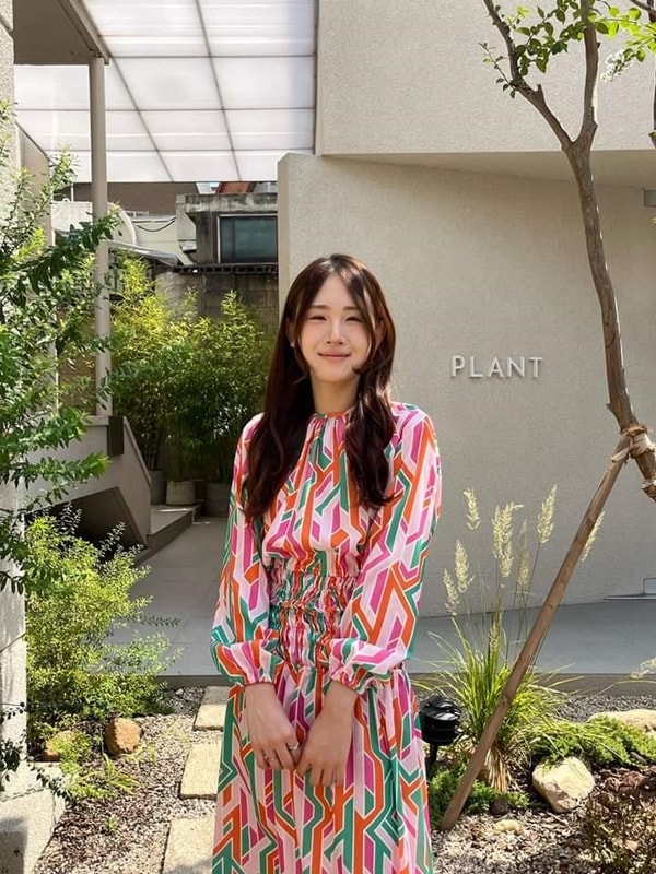 デリラバックレスドレス