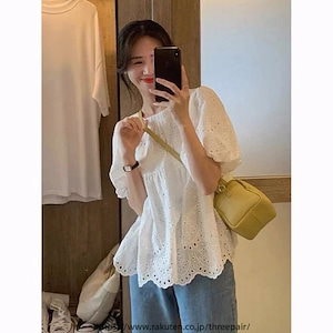 ブラウス レディース 半袖 カットワーク 刺繍 チュニック ボリューム袖 大人可愛い 体型カバー Aライン スカラップ 裾 ギャザー 切り替え トップス カジュアル フェミニン 綿混