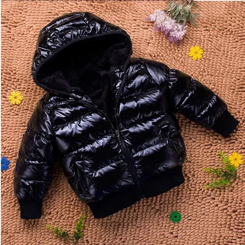 ベビー綿のジャケット子供の冬コート少年少女服肥厚生き抜く