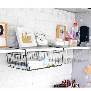 メーカーは家庭用収納バスケットキッチンシェルフクローゼットパーティションハンギングバスケット