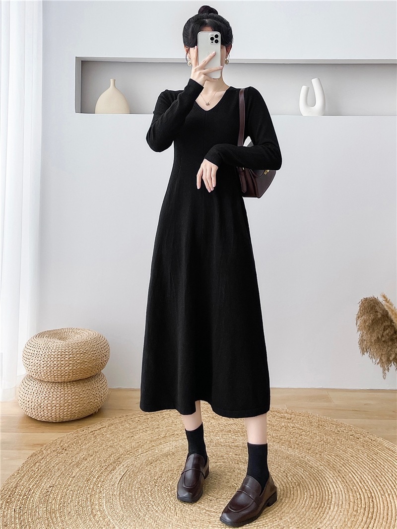 フレンチブラックニットドレス女性小さな人新しいヘップバーンスタイル気質薄い秋と冬の内側の小さな黒いドレスサブ