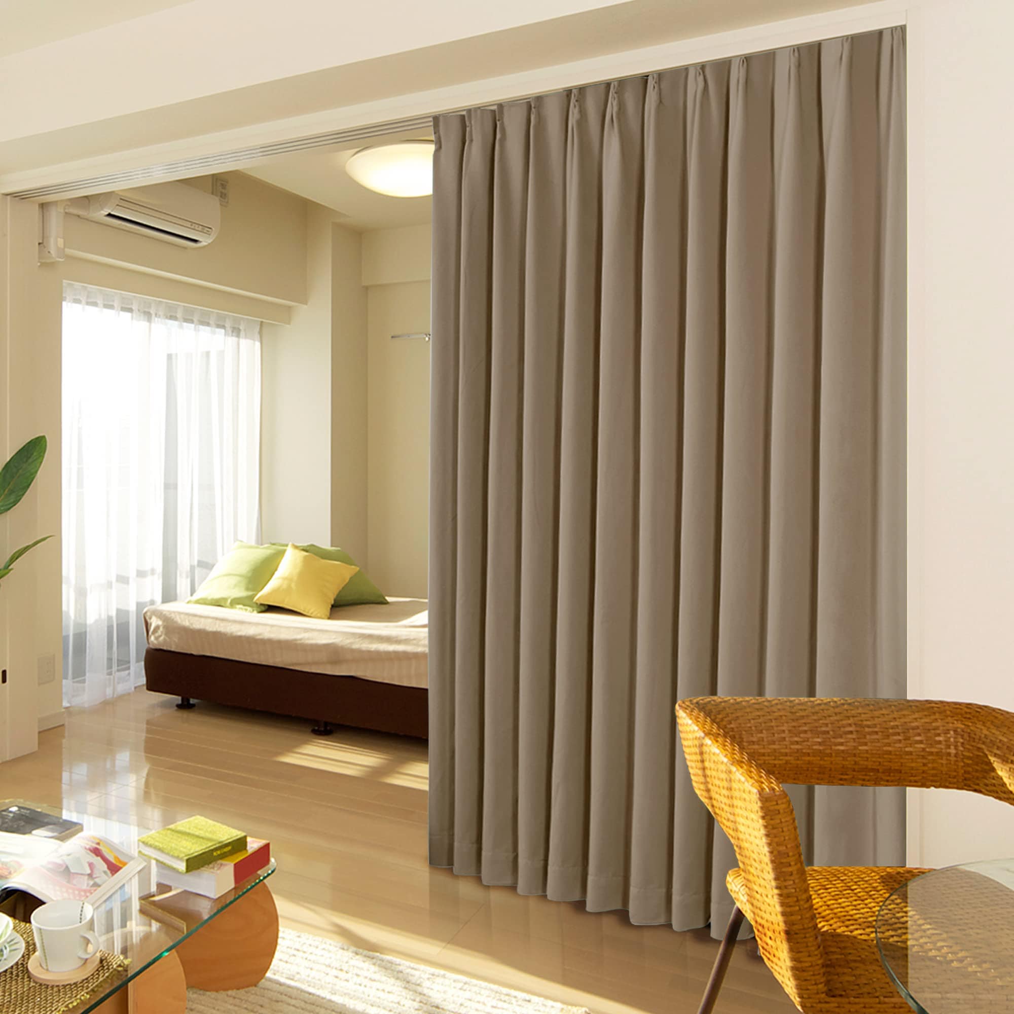 Deconovo 遮光カーテン 幅200cm丈200cm 2枚入 ドレープカーテン おしゃれ 仕切り防寒 幅広い 形状記憶加工 北欧 UVカット 断熱 節電対策 昼夜目隠し ライトベージュ