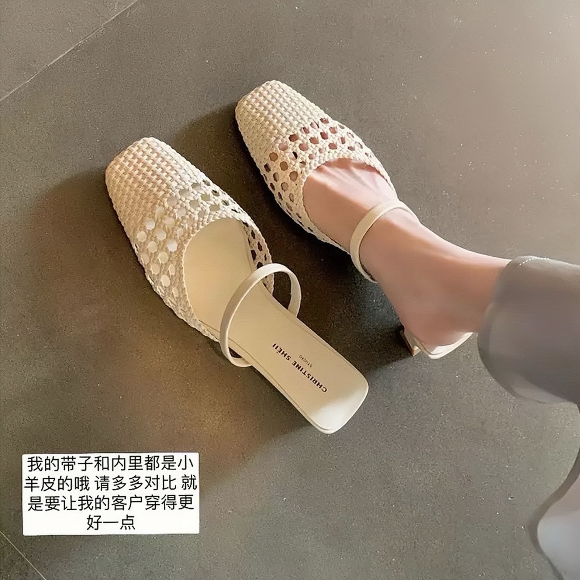 シープスキンバージョンと同じスタイルの同じスタイルと同じスタイルのフレンチ織りの厚いかかとのための夏のつま先半分タグハイヒール